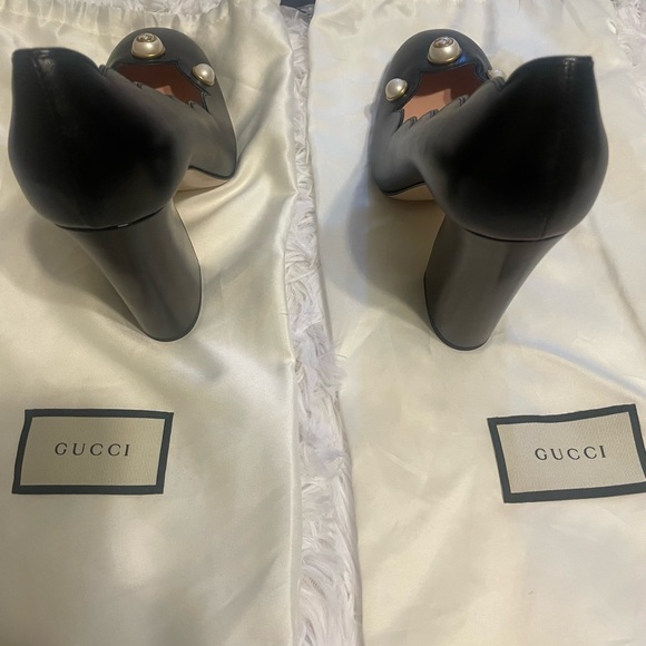 NWOT Gucci Black Scalloped Leather Willow Pearl Embellished Block heel Pumps - Picture 9 of 15